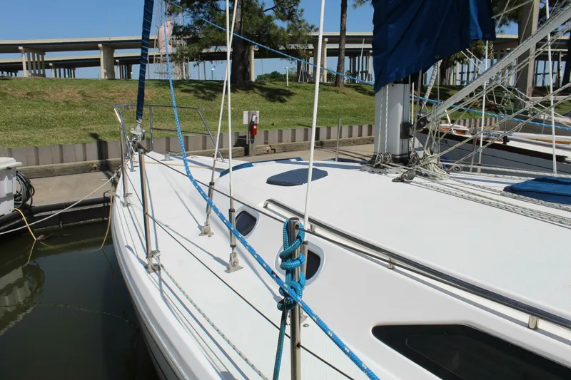 Slide: The Image of Catalina 36 MkII 2000 - 8