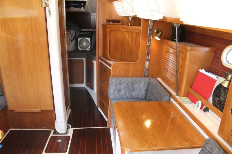 Slide: The Image of Catalina 36 MkII 2000 - 9