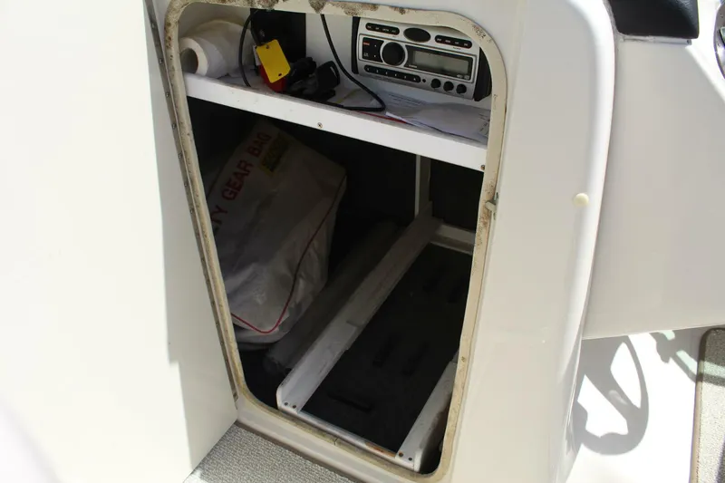 Slide: The Image of Sea Ray 240 Sundeck 2008 - 25