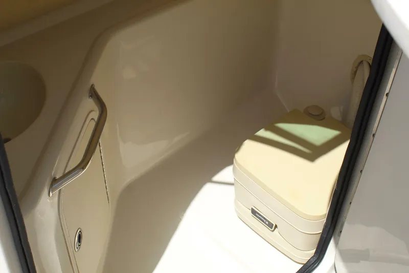 Slide: The Image of Sea Ray 240 Sundeck 2008 - 28