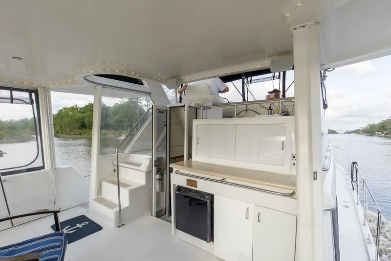 Slide: The Image of Carver Yachts 445 Aft Cabin 1997 - 17
