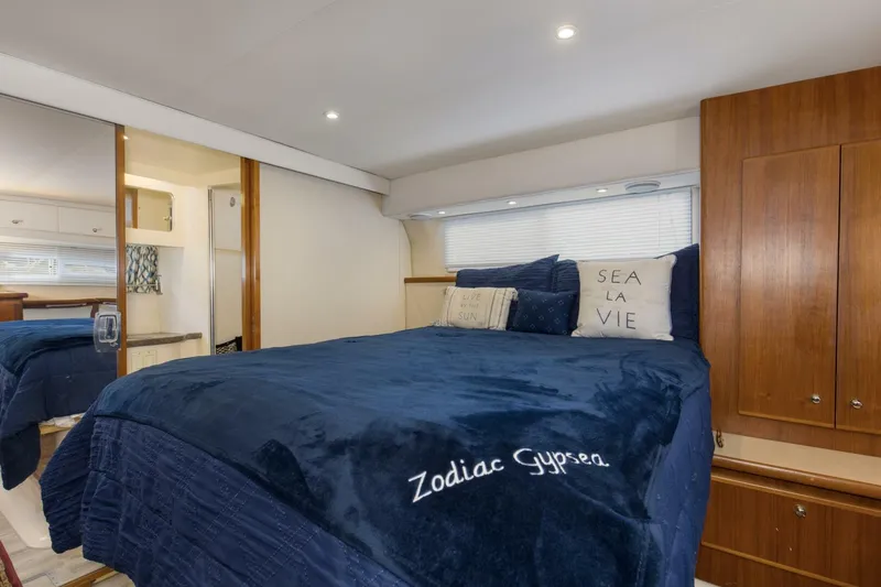 Slide: The Image of Carver Yachts 445 Aft Cabin 1997 - 8