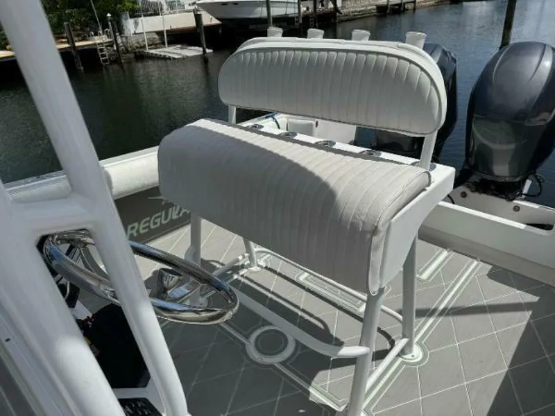 Slide: The Image of Regulator Marine 23 Center Console 2005 - 14