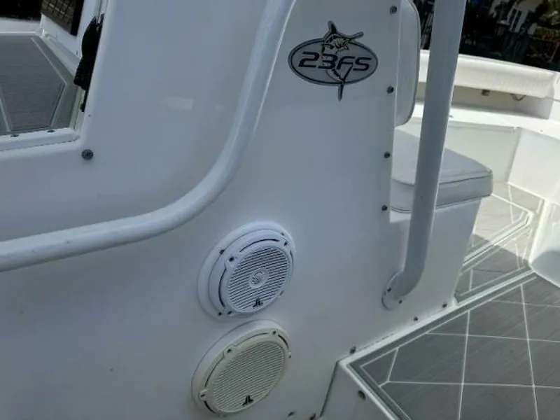 Slide: The Image of Regulator Marine 23 Center Console 2005 - 24