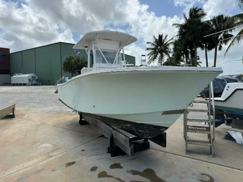 Slide: The Image of Regulator Marine 23 Center Console 2005 - 3