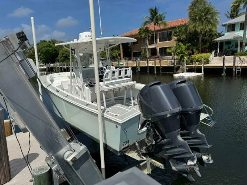 Slide: The Image of Regulator Marine 23 Center Console 2005 - 5