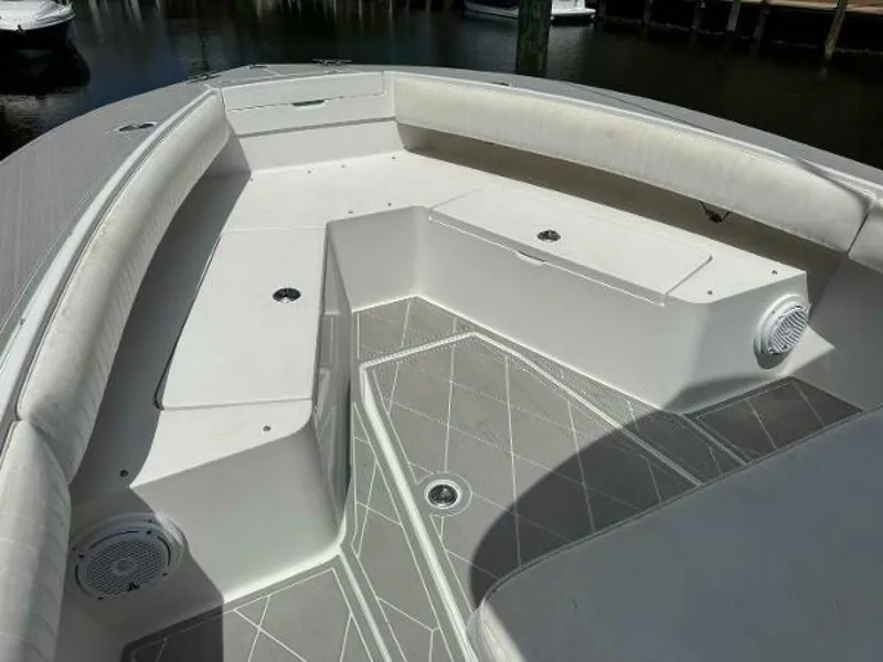 Slide: The Image of Regulator Marine 23 Center Console 2005 - 7