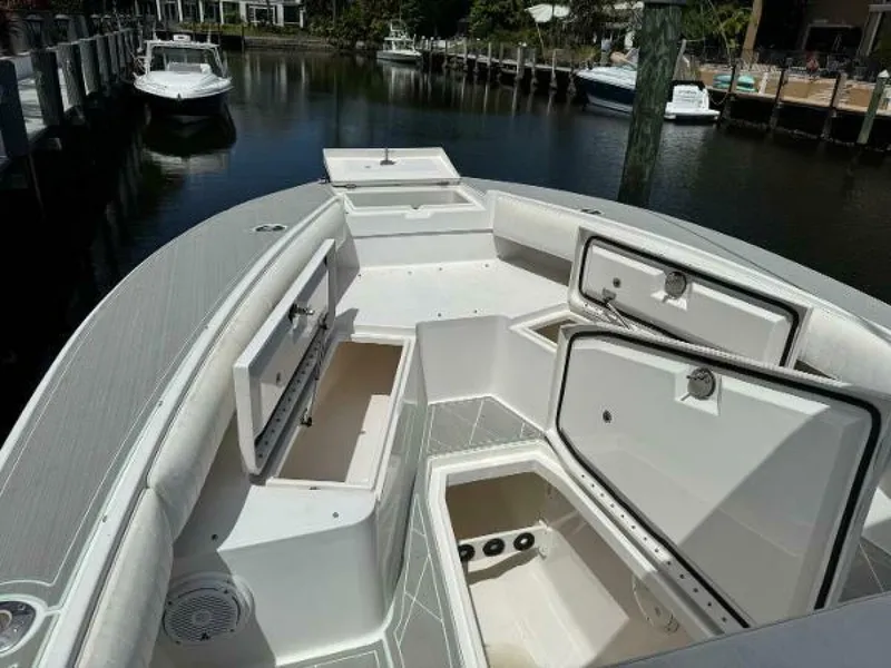 Slide: The Image of Regulator Marine 23 Center Console 2005 - 8
