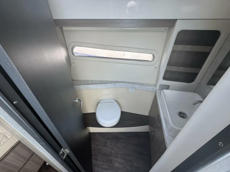 Slide: The Image of Regal 38 XO 2021 - 14
