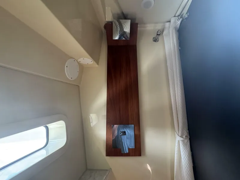 Slide: The Image of Regal 38 XO 2021 - 15
