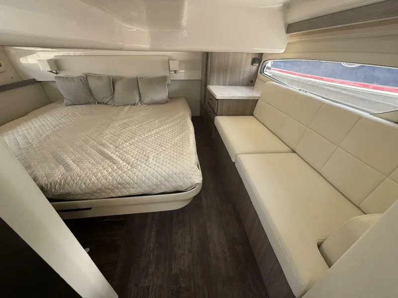 Slide: The Image of Regal 38 XO 2021 - 17
