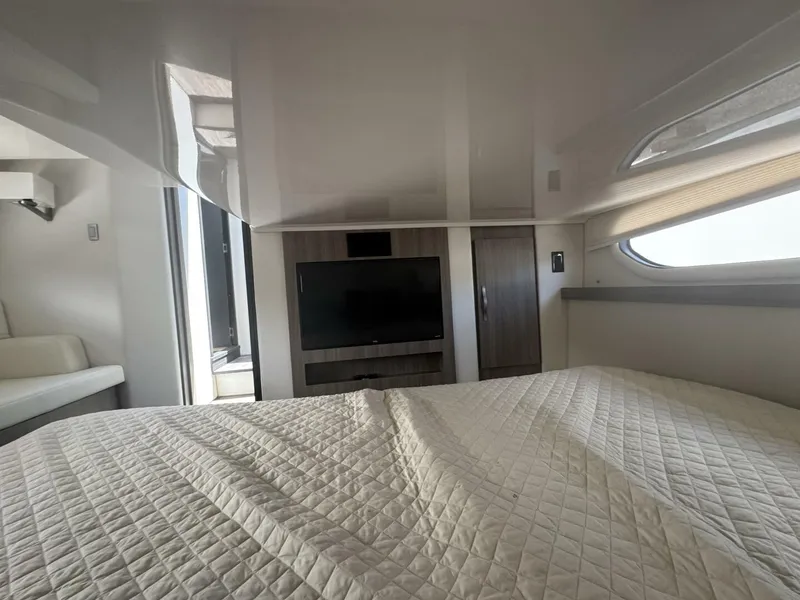 Slide: The Image of Regal 38 XO 2021 - 20