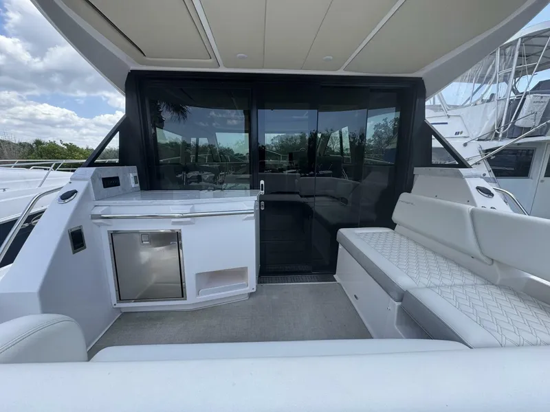 Slide: The Image of Regal 38 XO 2021 - 6