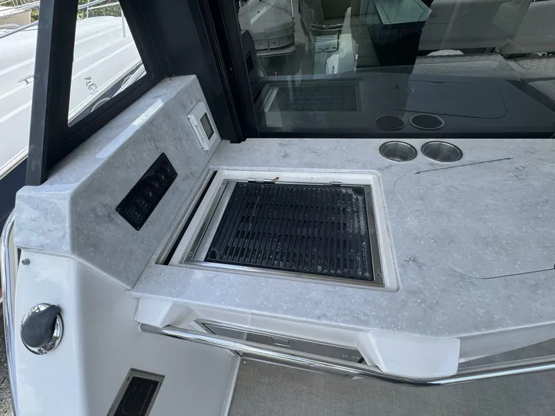 Slide: The Image of Regal 38 XO 2021 - 7