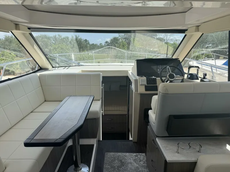 Slide: The Image of Regal 38 XO 2021 - 8