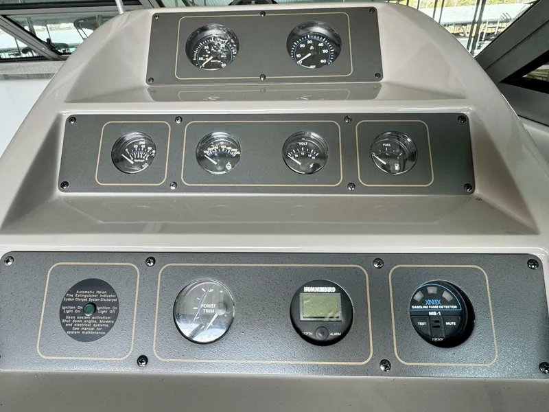 Slide: The Image of Chaparral Signature 27 Cabin Cruiser 1994 - 20