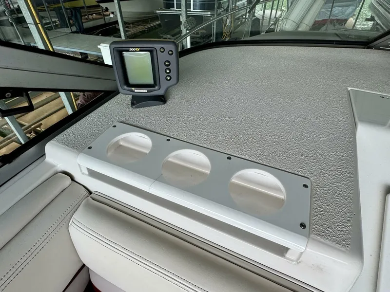 Slide: The Image of Chaparral Signature 27 Cabin Cruiser 1994 - 25