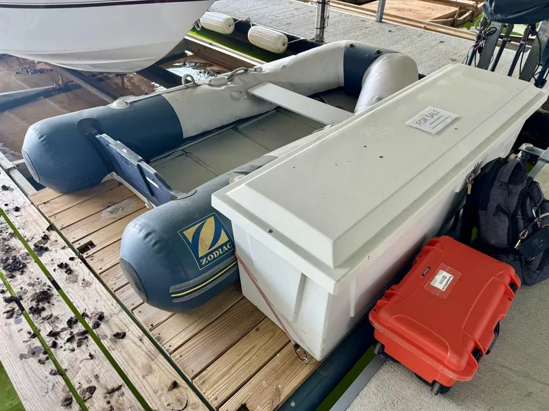 Slide: The Image of Chaparral Signature 27 Cabin Cruiser 1994 - 254