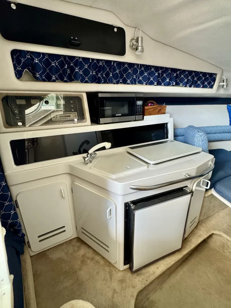 Slide: The Image of Chaparral Signature 27 Cabin Cruiser 1994 - 38