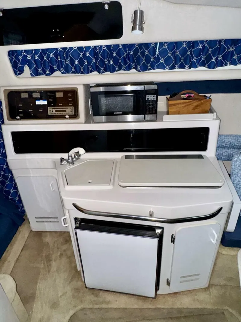 Slide: The Image of Chaparral Signature 27 Cabin Cruiser 1994 - 39