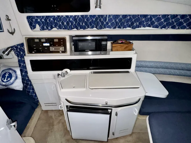 Slide: The Image of Chaparral Signature 27 Cabin Cruiser 1994 - 40