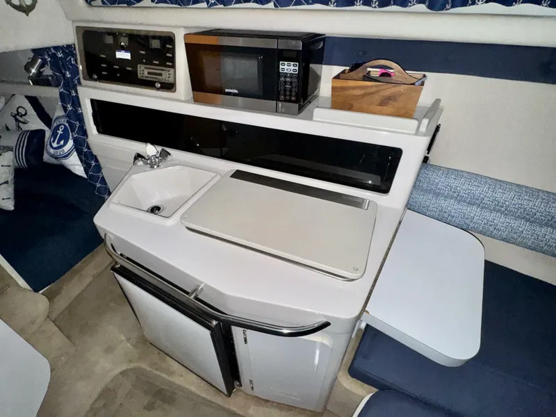Slide: The Image of Chaparral Signature 27 Cabin Cruiser 1994 - 42
