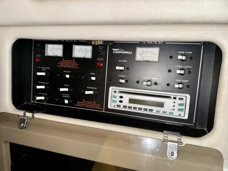 Slide: The Image of Chaparral Signature 27 Cabin Cruiser 1994 - 47