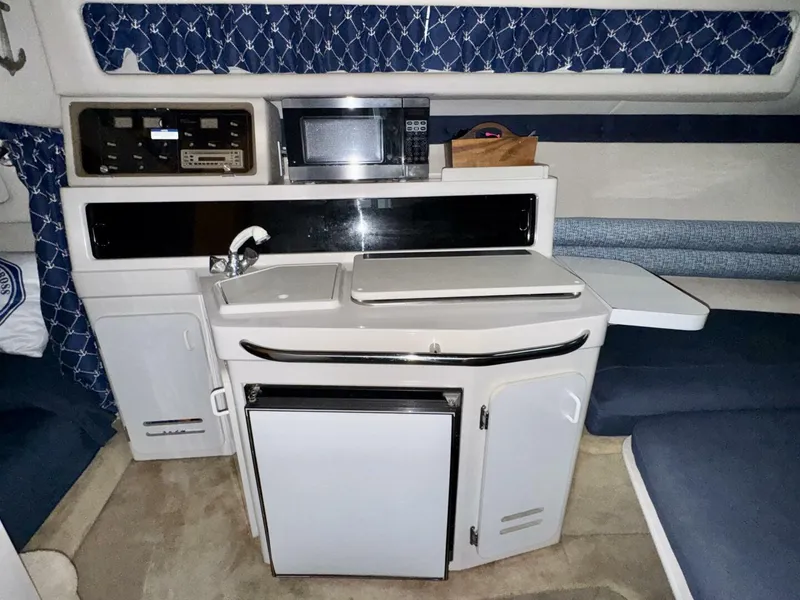 Slide: The Image of Chaparral Signature 27 Cabin Cruiser 1994 - 48