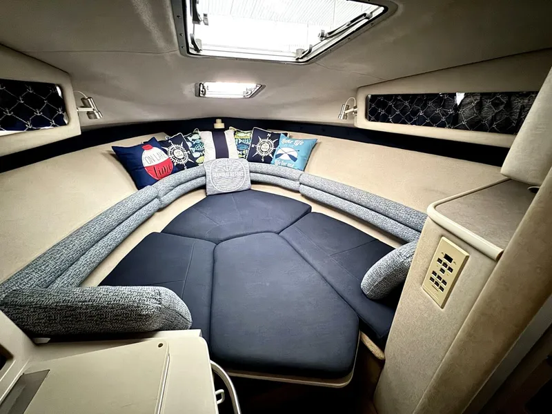 Slide: The Image of Chaparral Signature 27 Cabin Cruiser 1994 - 50
