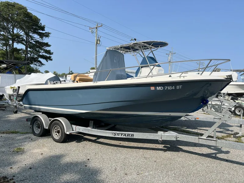 The Image of Boston Whaler 210 Outrage 2004 - 0