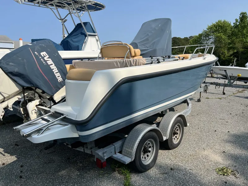 Slide: The Image of Boston Whaler 210 Outrage 2004 - 3