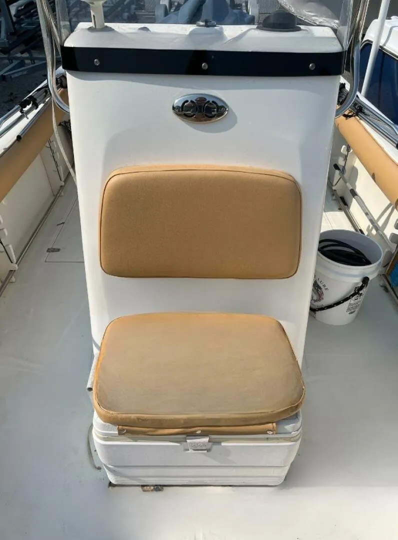 Slide: The Image of Boston Whaler 210 Outrage 2004 - 6