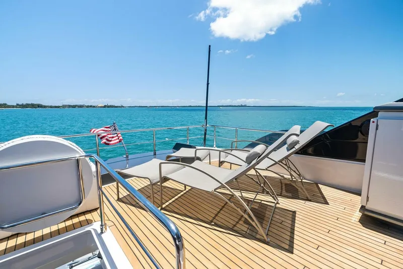Slide: The Image of Ferretti 670 2023 - 37
