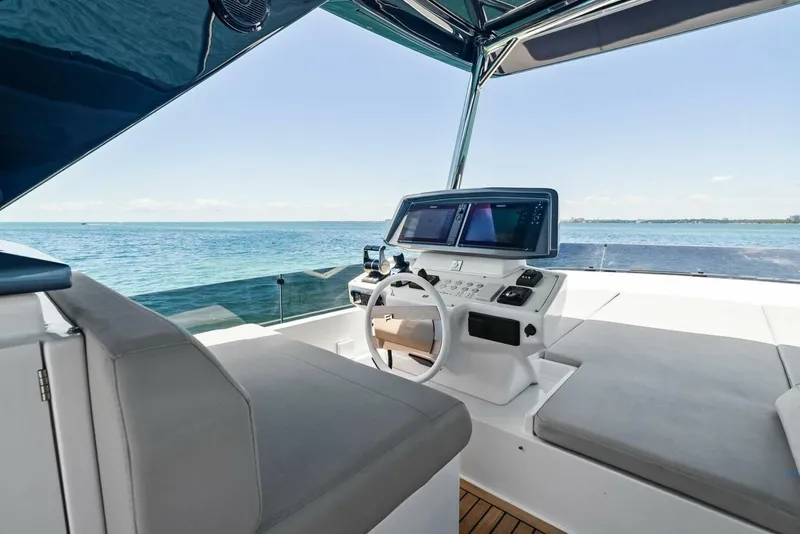 Slide: The Image of Ferretti 670 2023 - 40