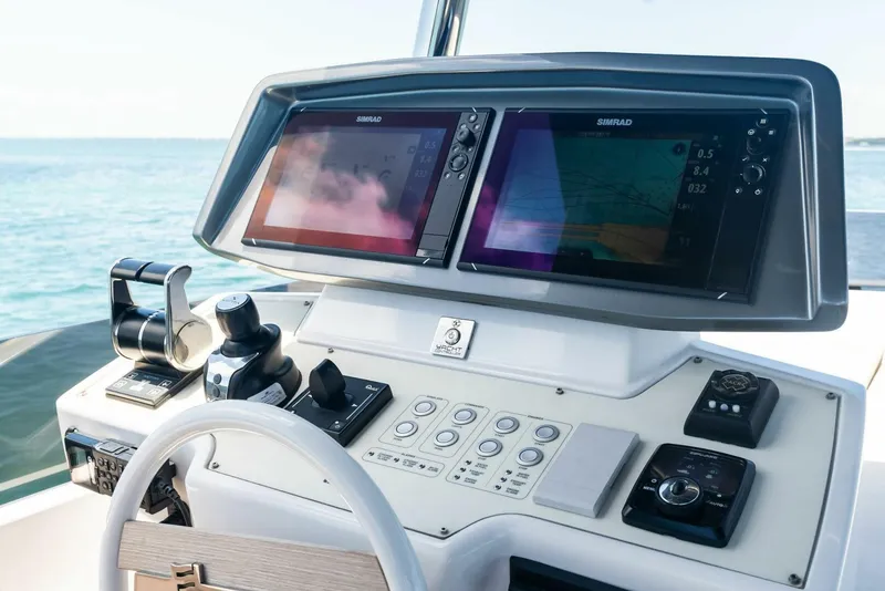 Slide: The Image of Ferretti 670 2023 - 42