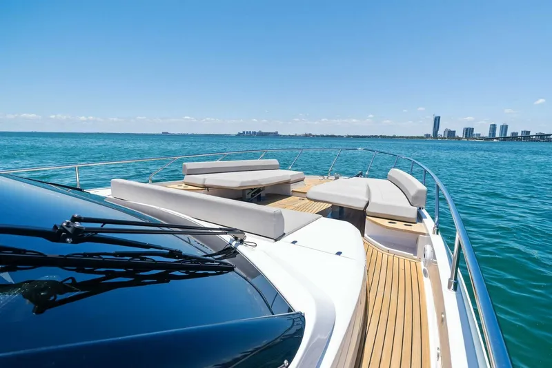 Slide: The Image of Ferretti 670 2023 - 46