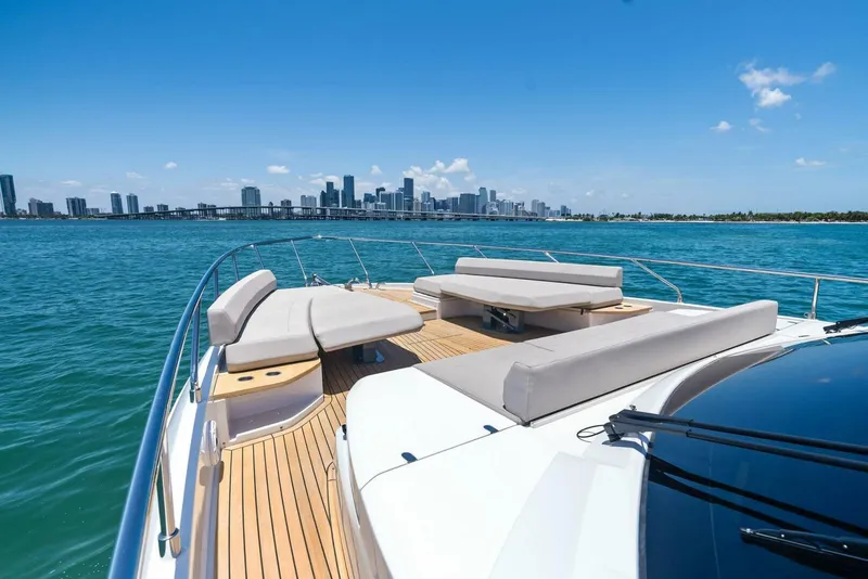 Slide: The Image of Ferretti 670 2023 - 47