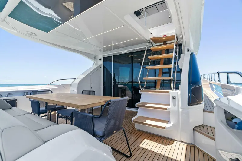 Slide: The Image of Ferretti 670 2023 - 53
