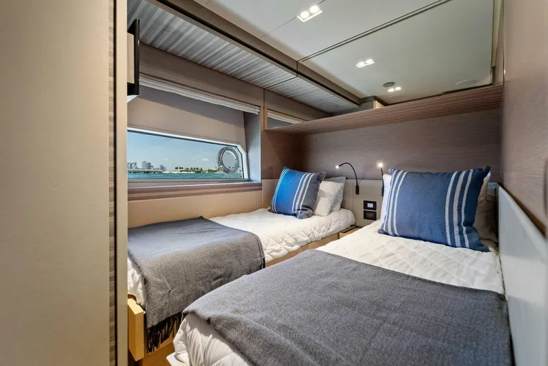Slide: The Image of Ferretti 670 2023 - 54
