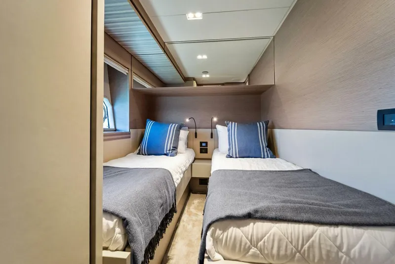 Slide: The Image of Ferretti 670 2023 - 55