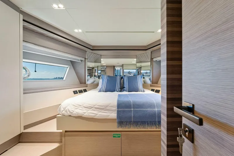 Slide: The Image of Ferretti 670 2023 - 58
