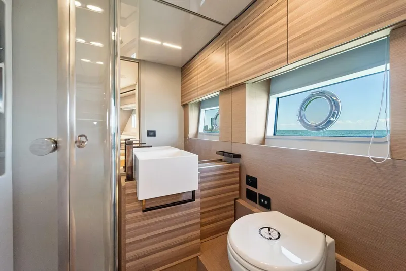 Slide: The Image of Ferretti 670 2023 - 60