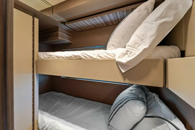 Slide: The Image of Ferretti 670 2023 - 63