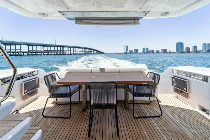 Slide: The Image of Ferretti 670 2023 - 81