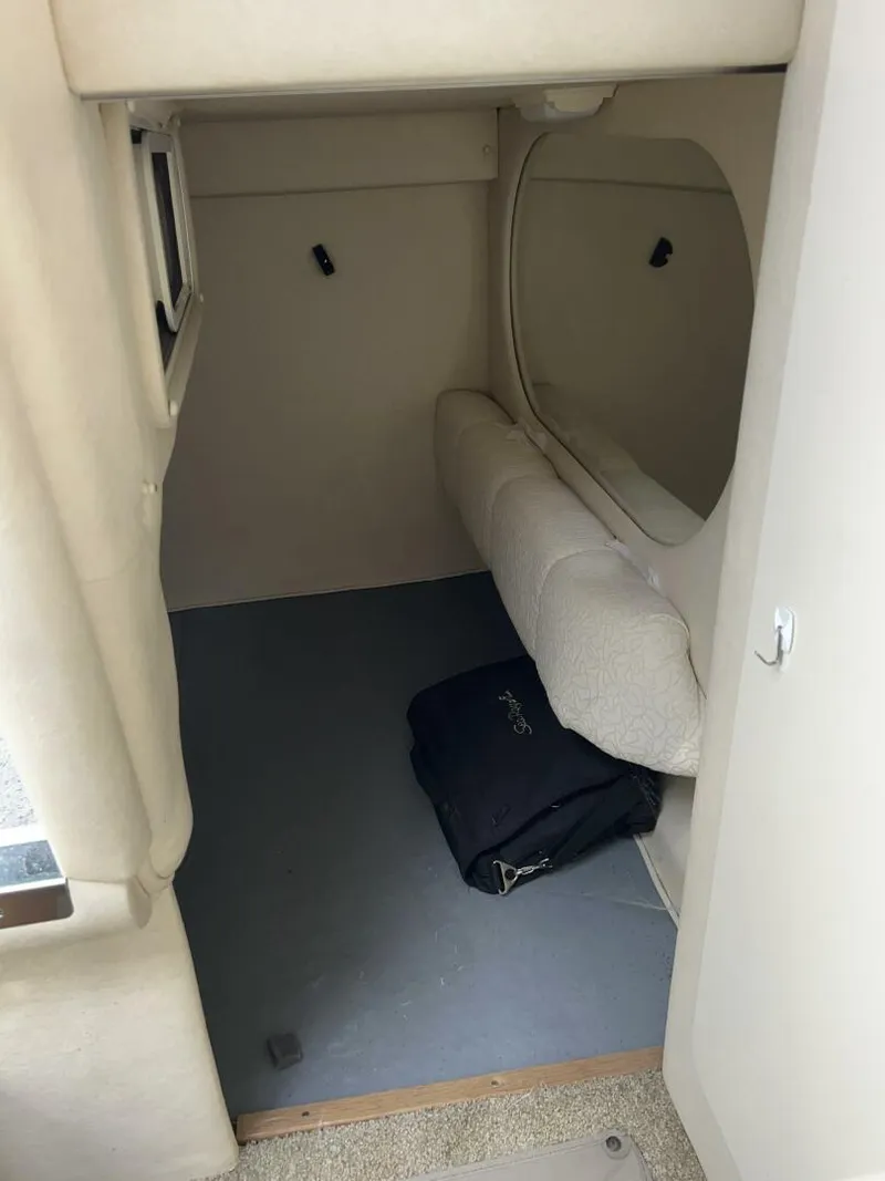Slide: The Image of Sea Ray 260 Sundancer 2001 - 16