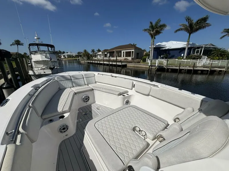 Slide: The Image of Sea Fox 328 Commander 2023 - 11