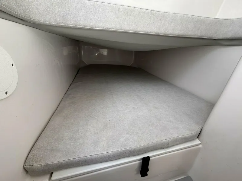 Slide: The Image of Sea Fox 328 Commander 2023 - 12