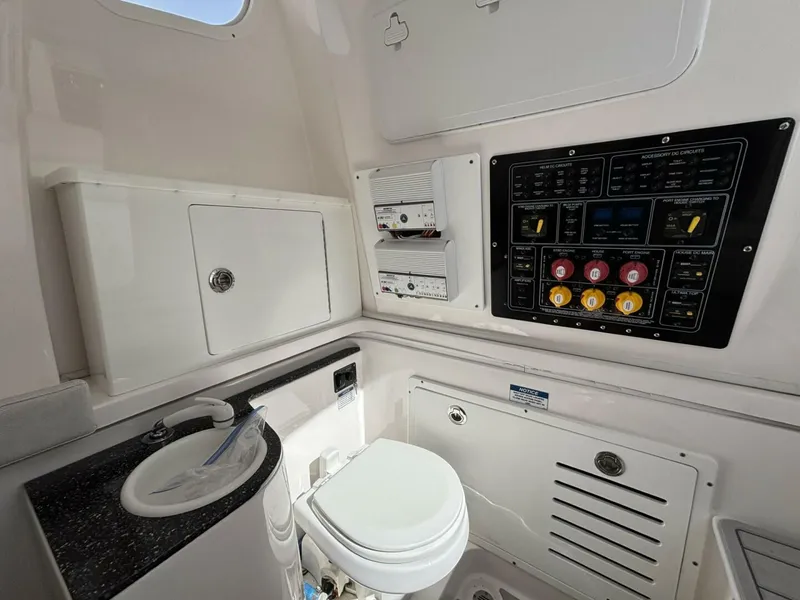 Slide: The Image of Sea Fox 328 Commander 2023 - 13