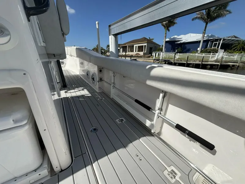 Slide: The Image of Sea Fox 328 Commander 2023 - 5