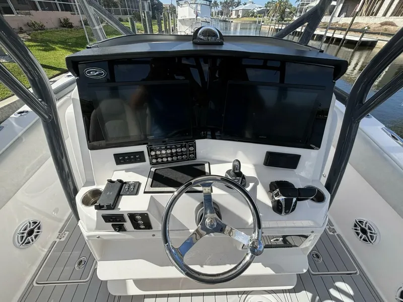 Slide: The Image of Sea Fox 328 Commander 2023 - 8